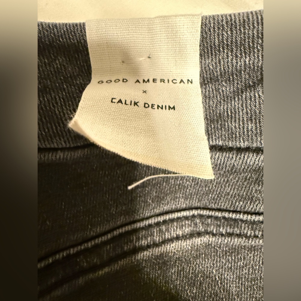 Good American Charcoal Straight Leg Jeans - Picture 5 of 6